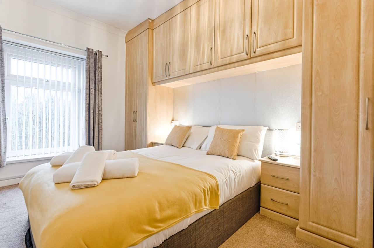 Appartement Huge 5 Bedroom Home, Off Road Parking, 3 Bathrooms